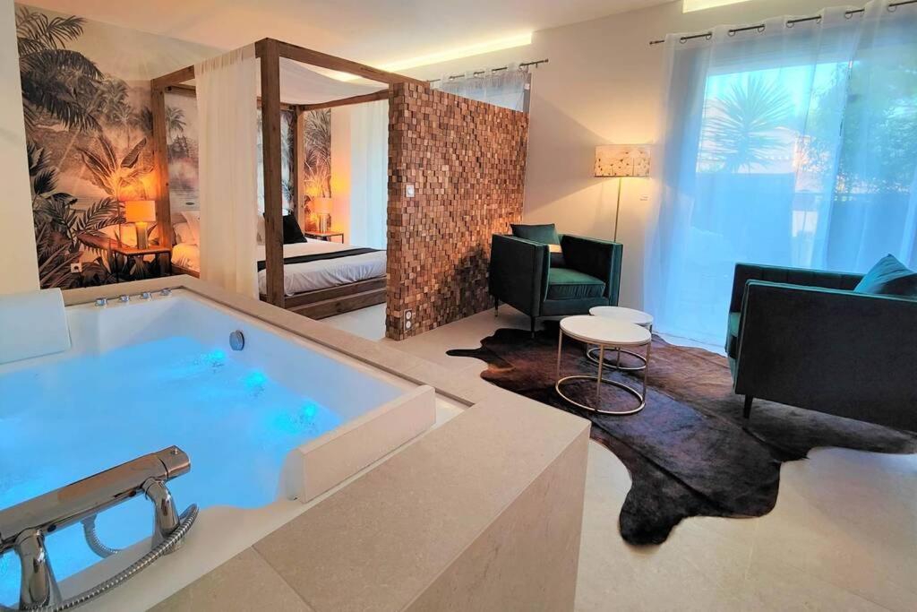 Suites Jm - Le Temps D'Une Escale Hyeres Exterior photo